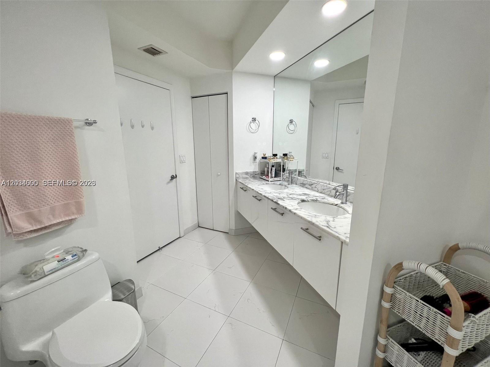 500 Brickell Avenue 1410 Property Photo 14