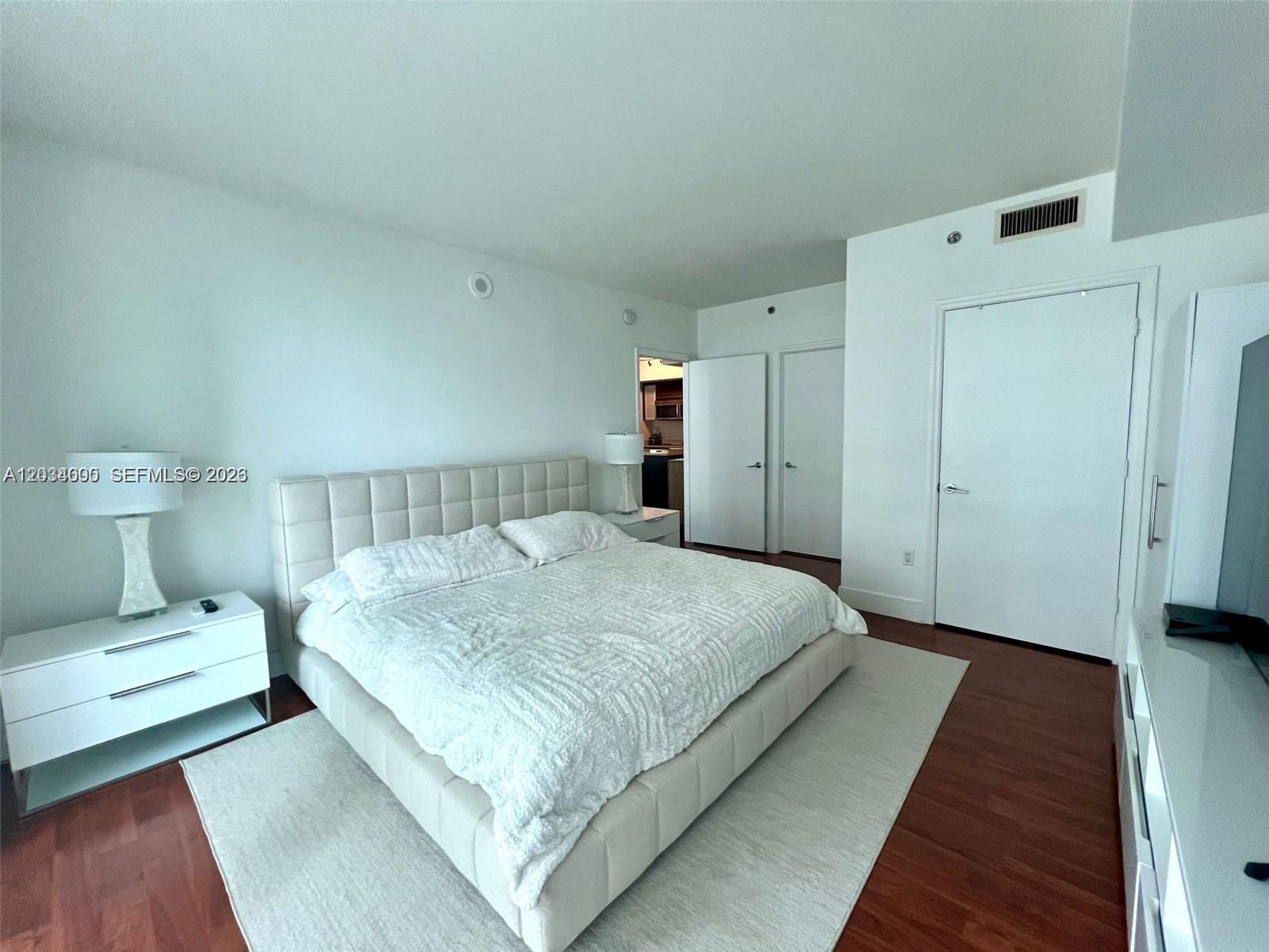 500 Brickell Avenue 1410 Property Photo 16