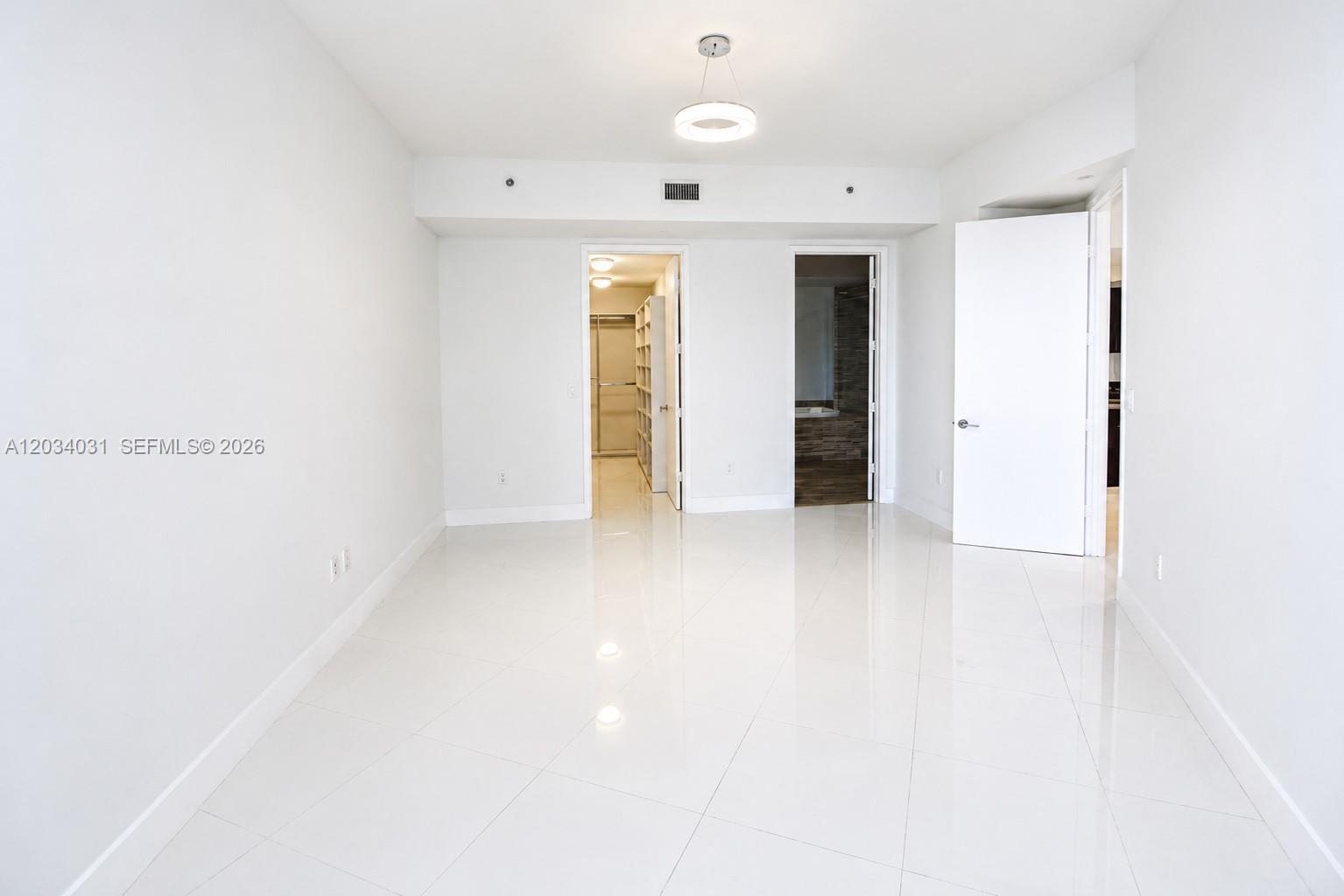 15901 Collins Avenue 403 Property Photo 11
