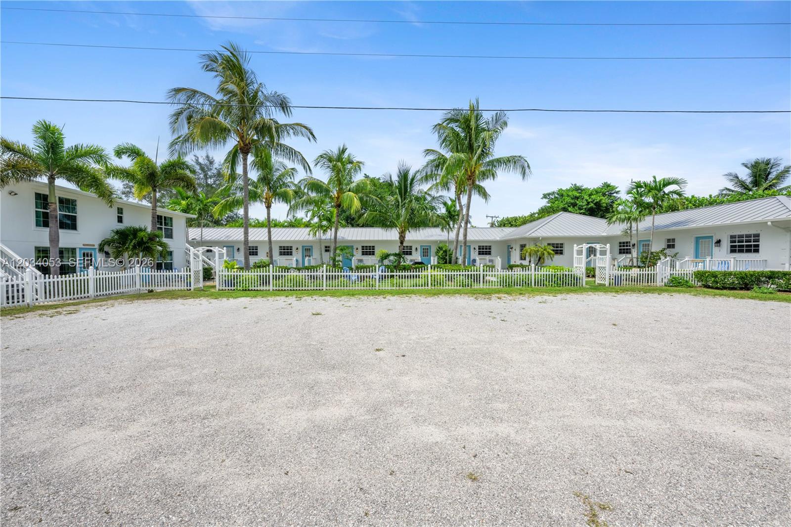 2502 Tamarind Drive Property Photo 2