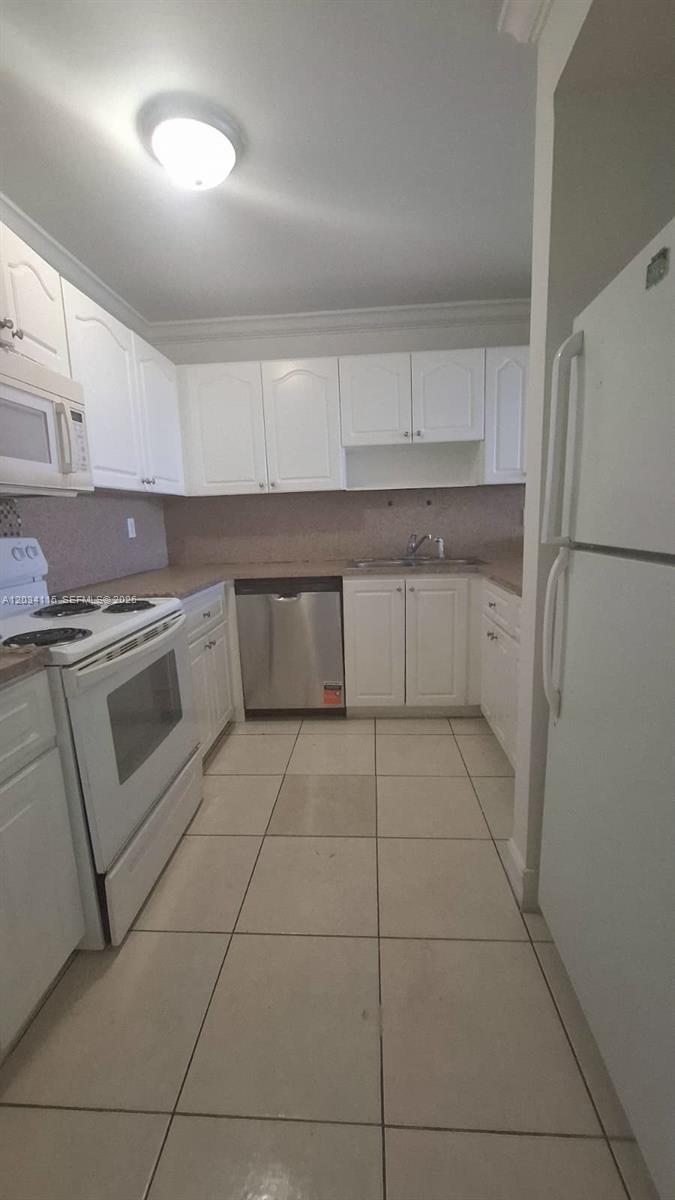 6940 Miami Gardens Drive 1-522 Property Photo 2