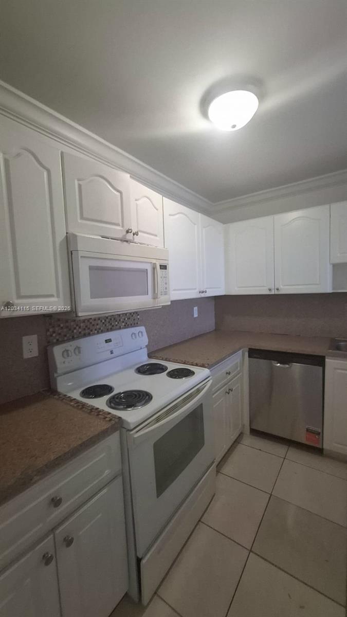 6940 Miami Gardens Drive 1-522 Property Photo 3