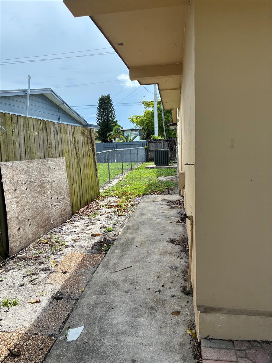 18715 Ne 18th Avenue Property Photo 18