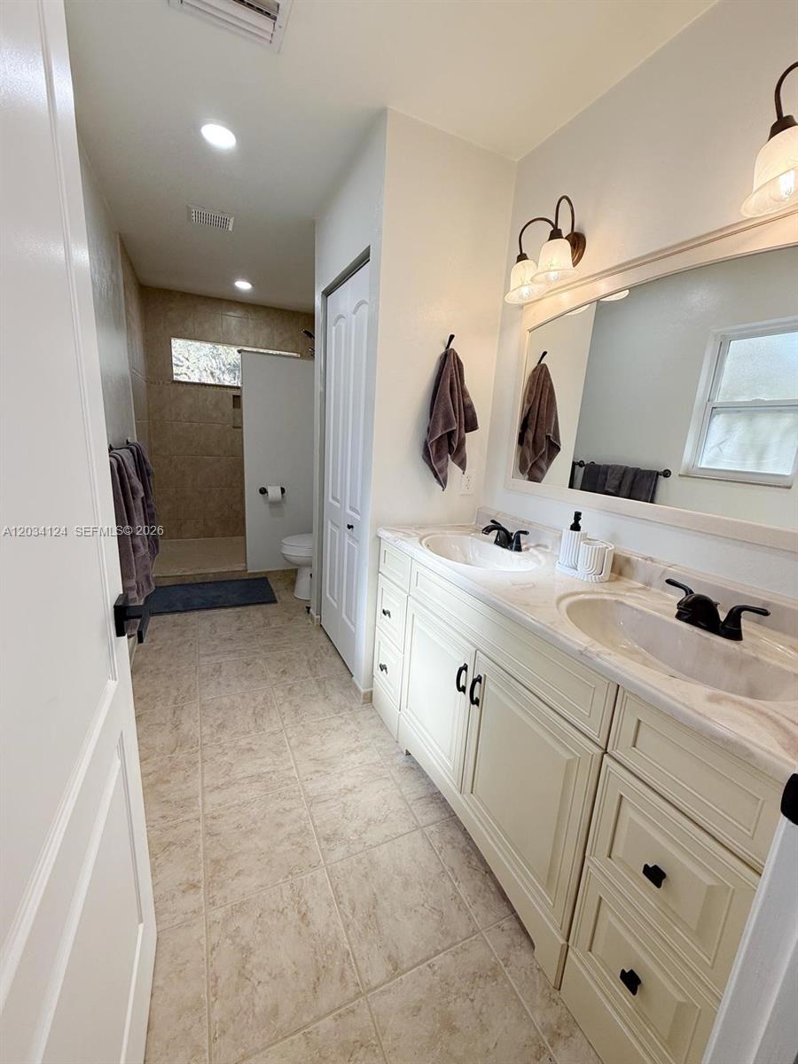 631 Ne Gold Dust Road Property Photo 16