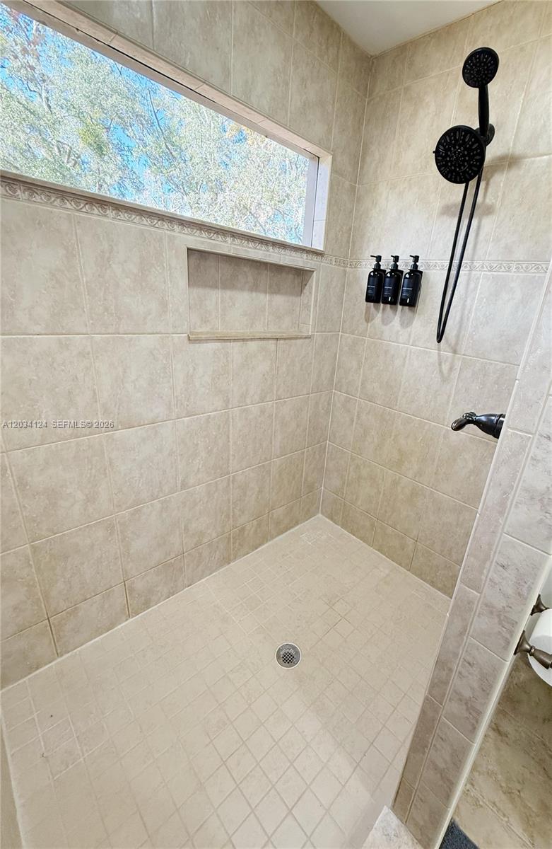 631 Ne Gold Dust Road Property Photo 17
