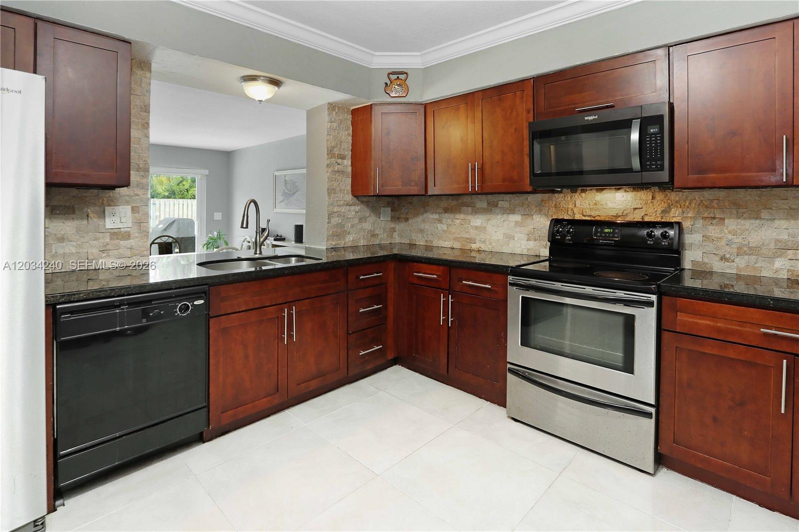 1324 Washington Street Property Photo 4
