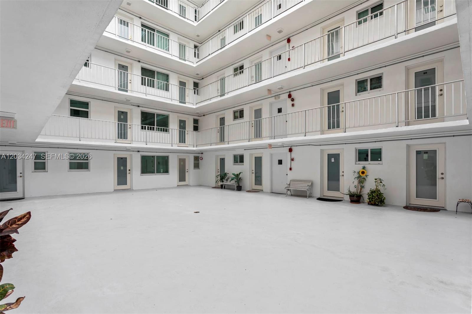 1820 James Avenue 2f Property Photo 2
