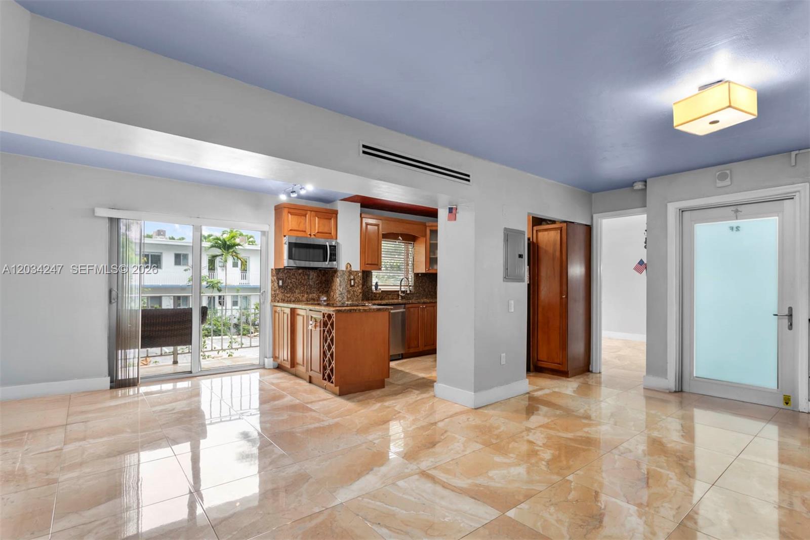 1820 James Avenue 2f Property Photo 4