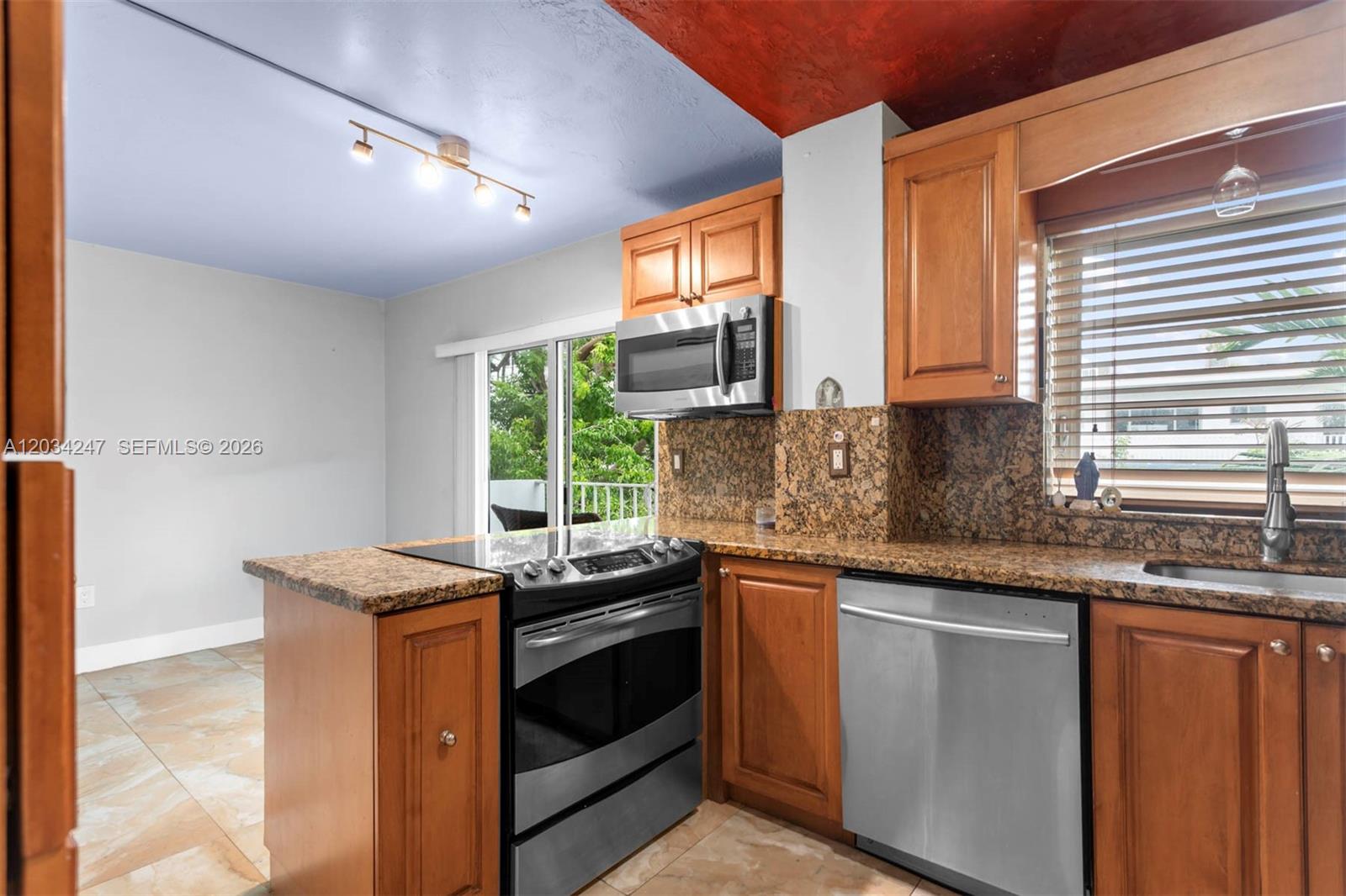 1820 James Avenue 2f Property Photo 7