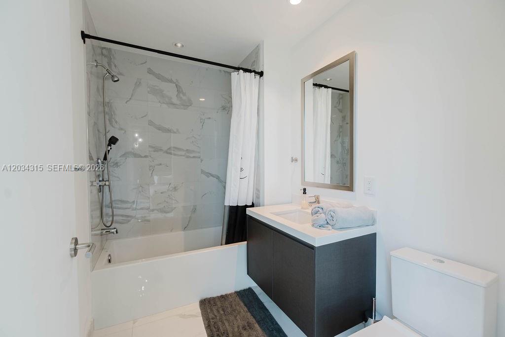851 Ne 1st Avenue 2403 Property Photo 14