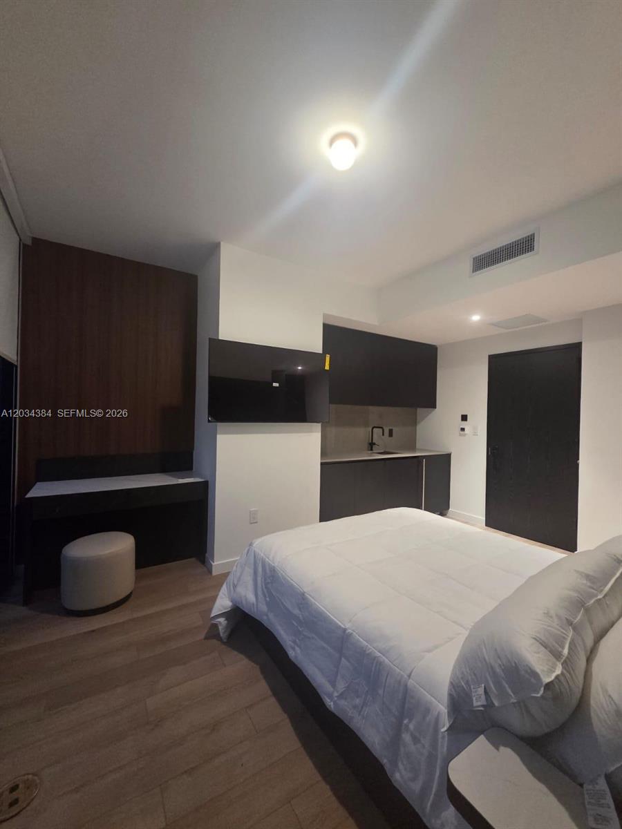 20 Ne 11 2208 Property Photo 4