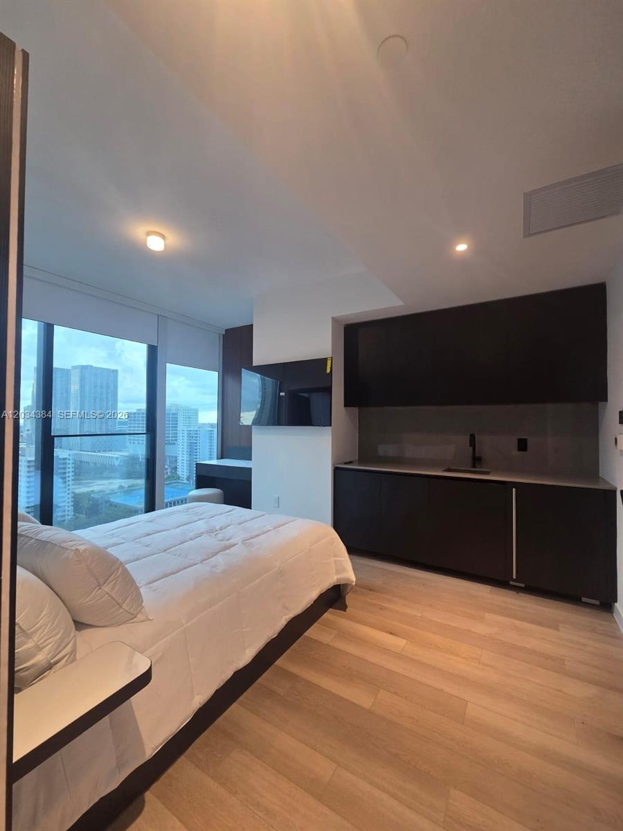 20 Ne 11 2208 Property Photo 7