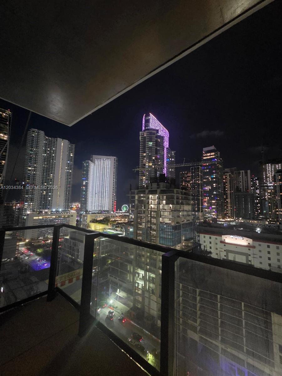 20 Ne 11 2208 Property Photo 8
