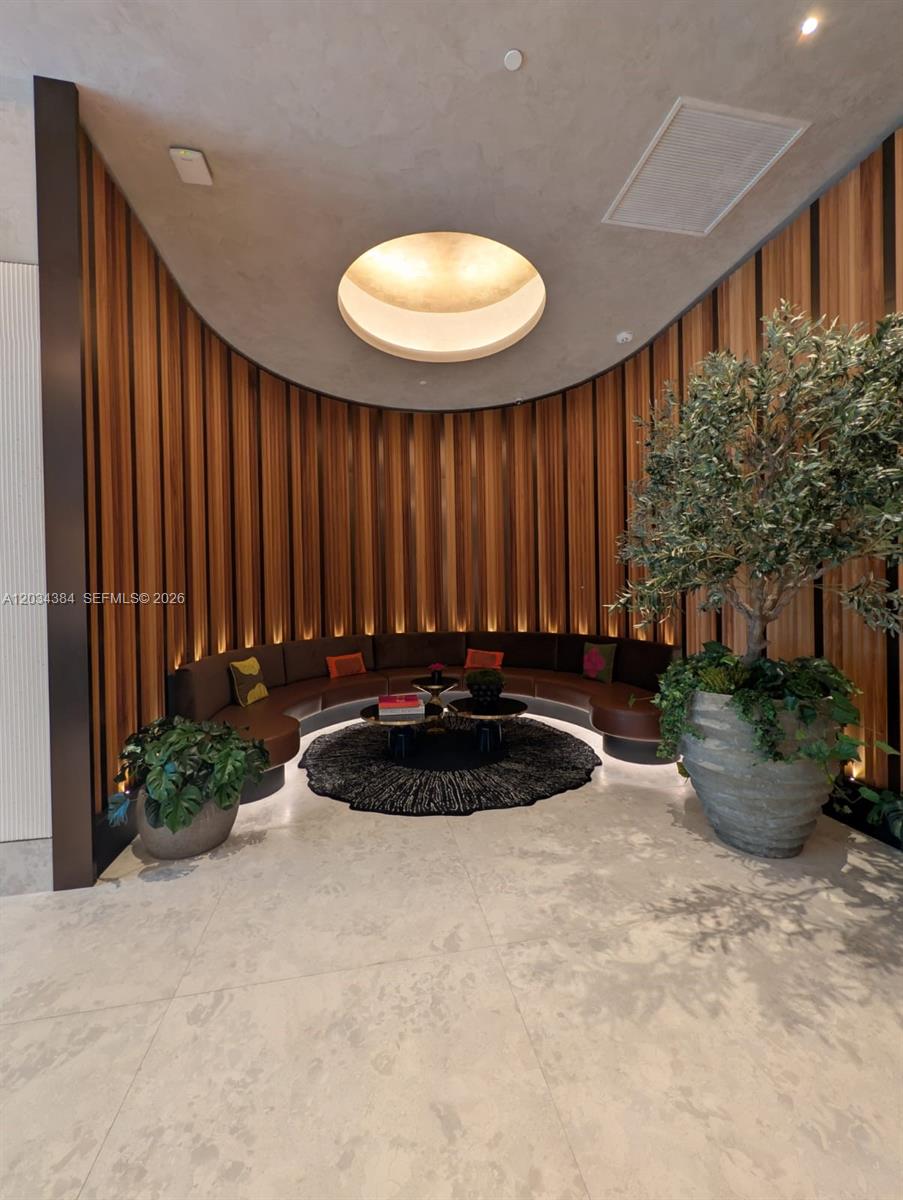 20 Ne 11 2208 Property Photo 9