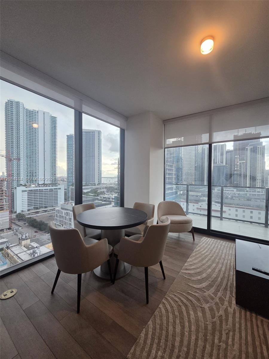 20 Ne 11 2208 Property Photo 11