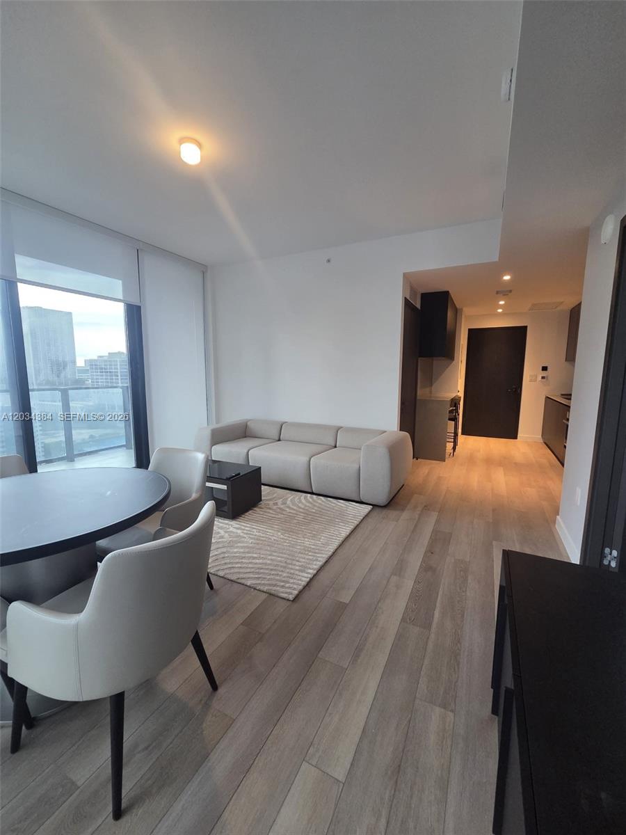 20 Ne 11 2208 Property Photo 12