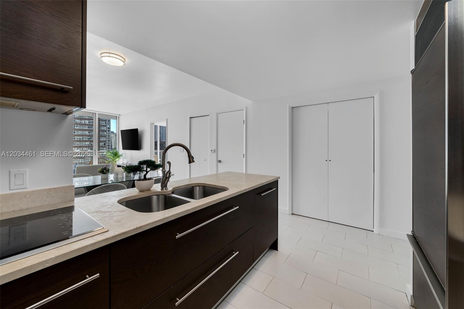 485 Brickell Avenue 1709 Property Photo 9