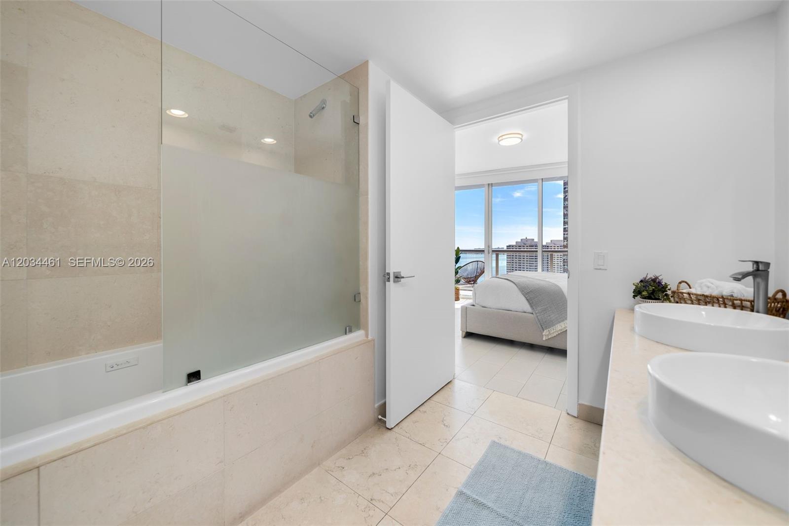 485 Brickell Avenue 1709 Property Photo 17