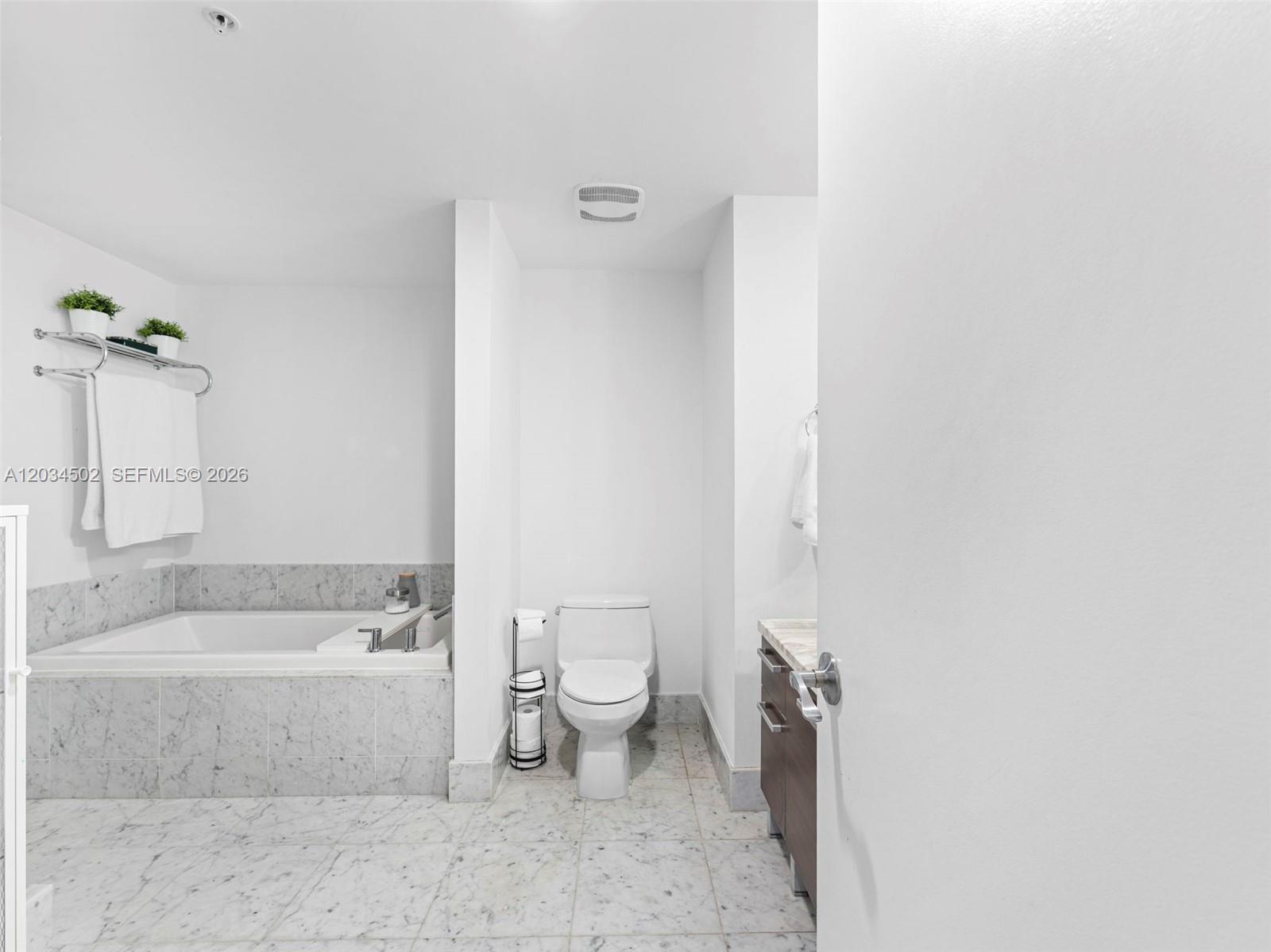 253 Ne 2nd Street 1801 Property Photo 21
