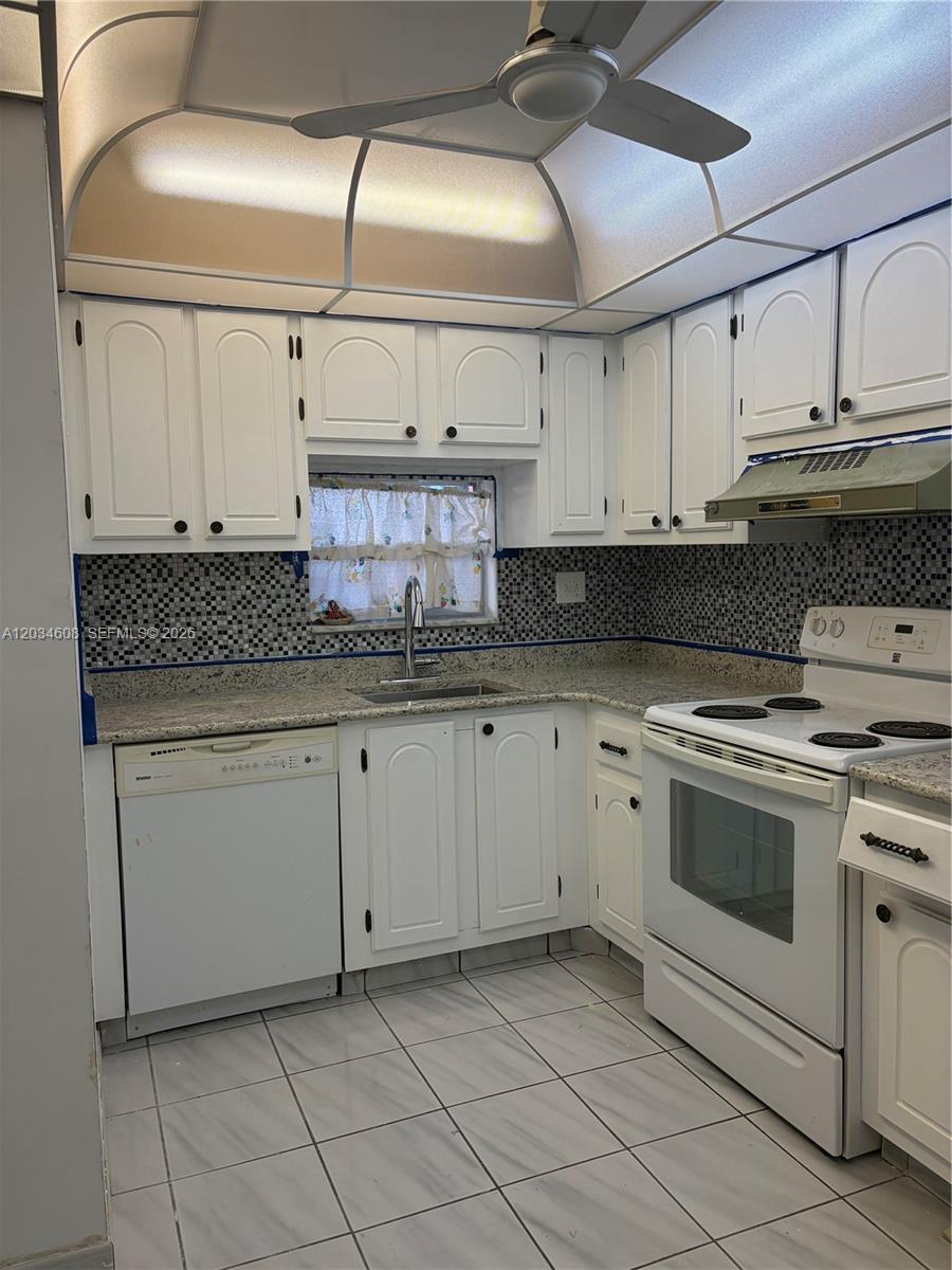 8990 S Hollybrook Boulevard 106 Property Photo 26