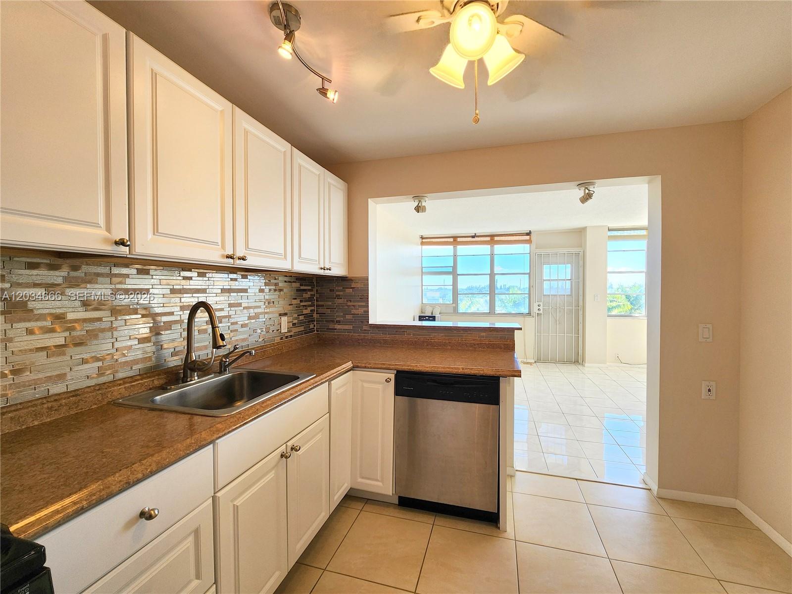 2025 Ne 164th Street 503 Property Photo 4