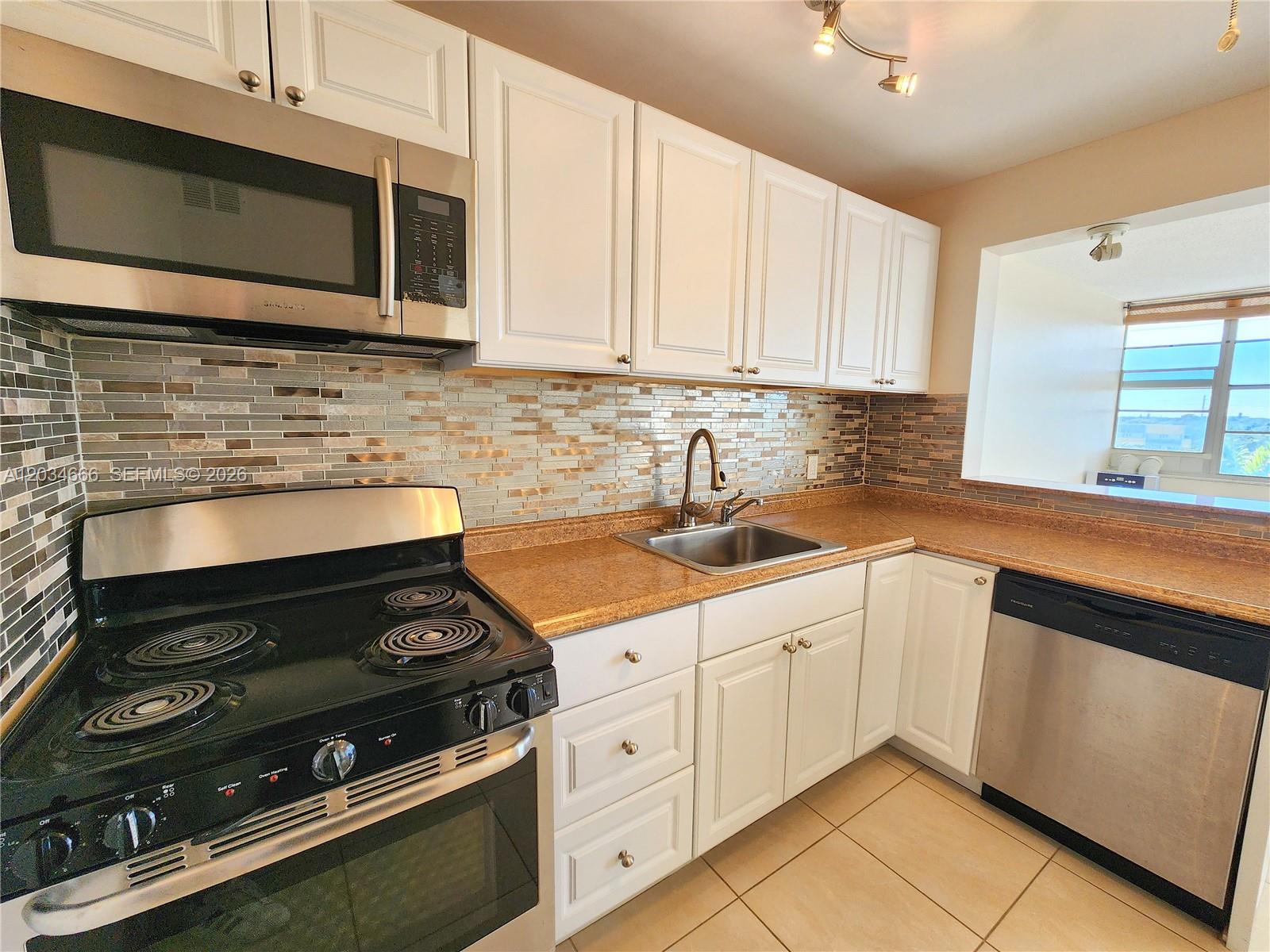 2025 Ne 164th Street 503 Property Photo 5