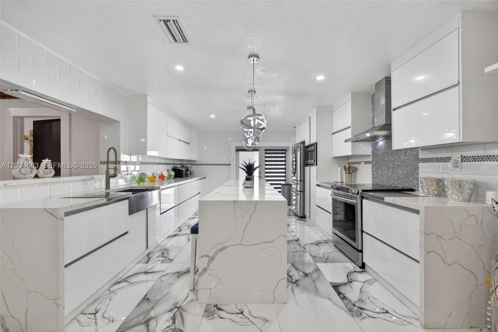 12121 Sw 107th Street Property Photo 4