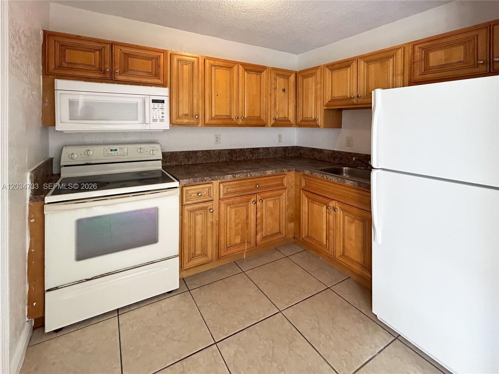 8287 Ne Miami Court 102 Property Photo 2