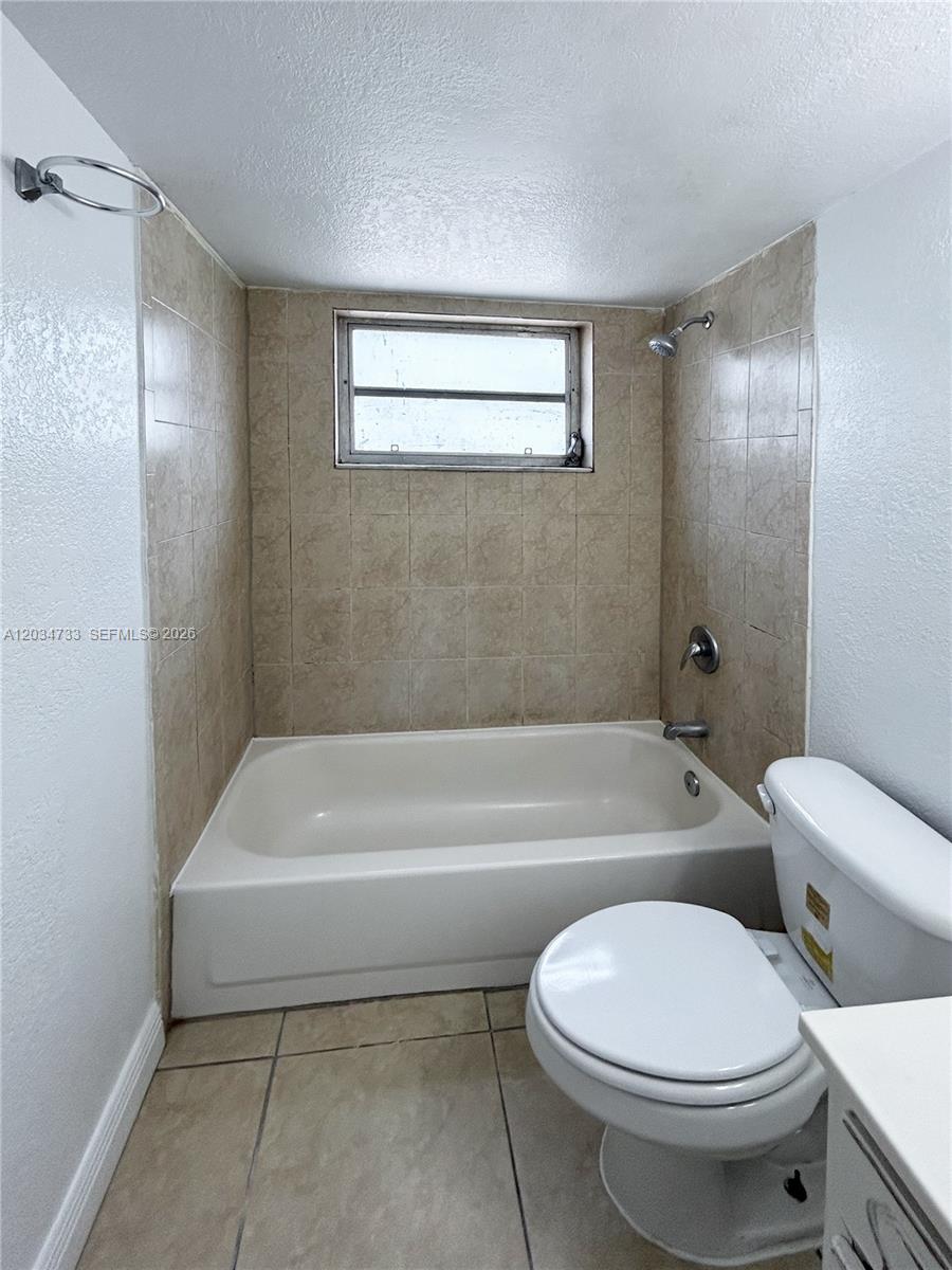 8287 Ne Miami Court 102 Property Photo 9