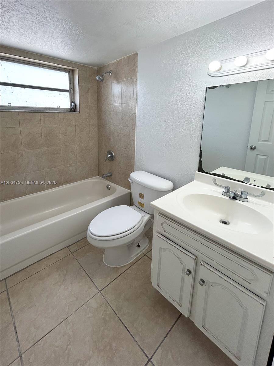 8287 Ne Miami Court 102 Property Photo 10