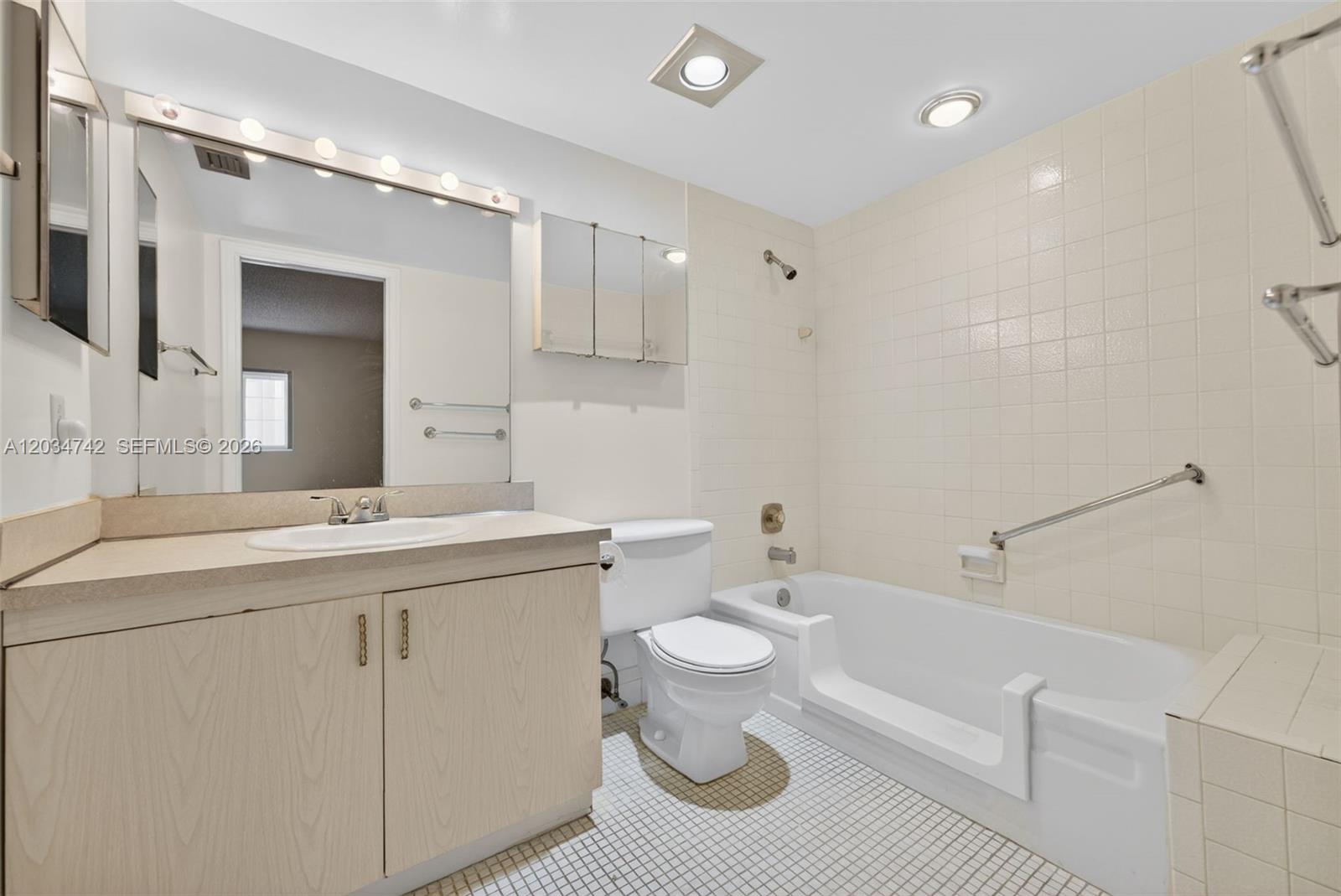 2401 Antigua Circle E3 Property Photo 15