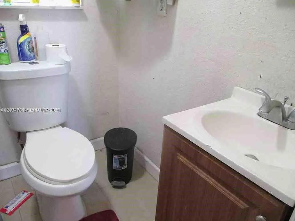 10040 Nw 8th Avenue Property Photo 14