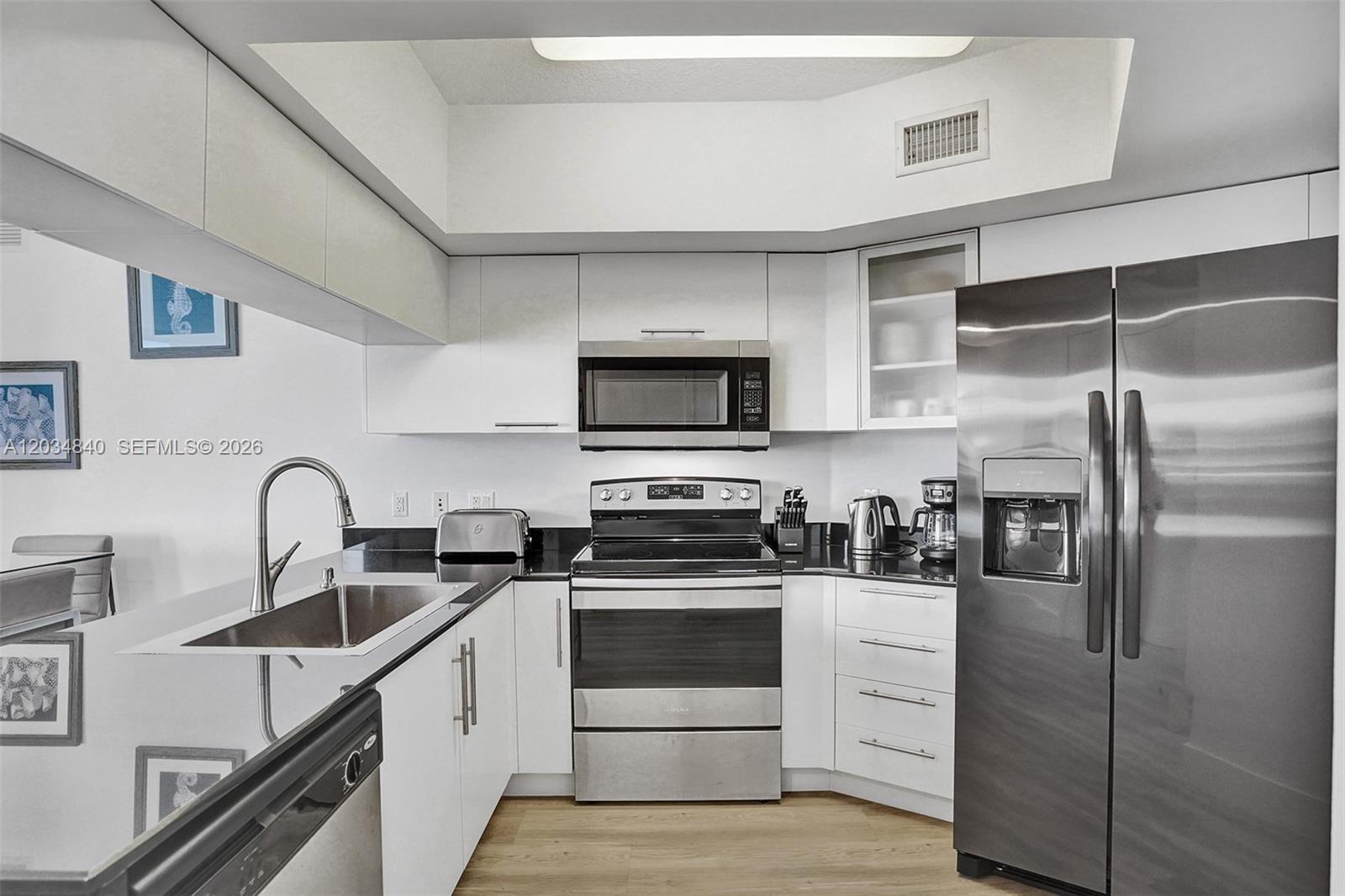 1750 N Bayshore Drive 3802 Property Photo 5