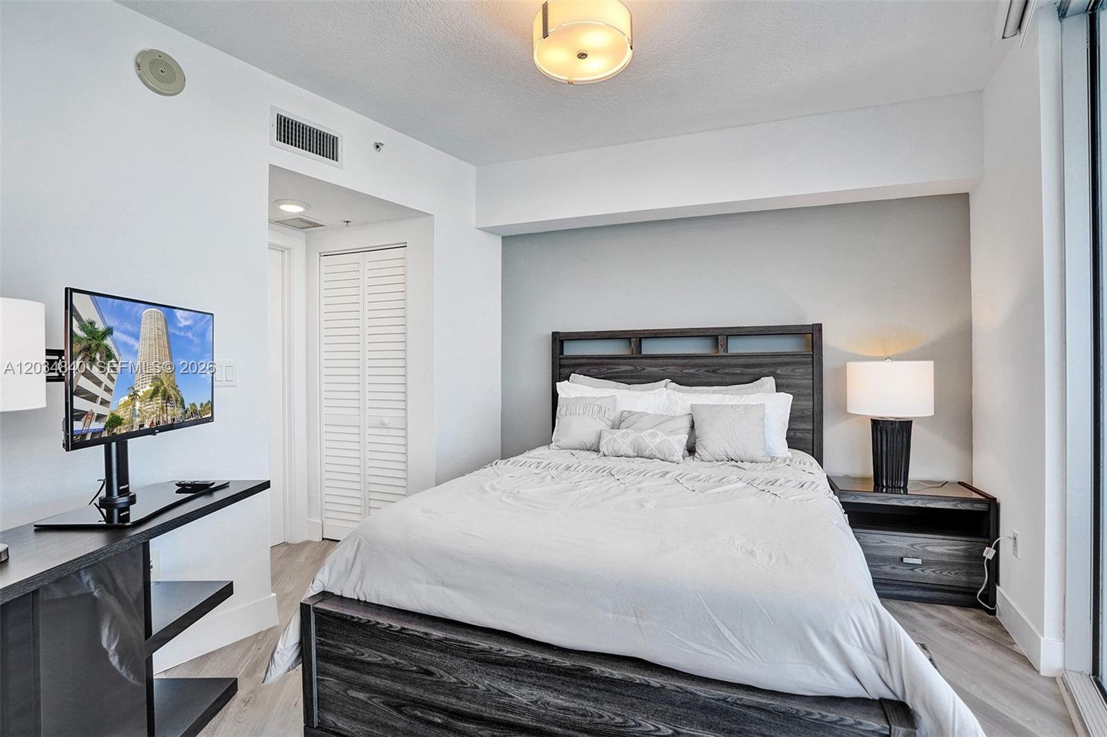 1750 N Bayshore Drive 3802 Property Photo 19