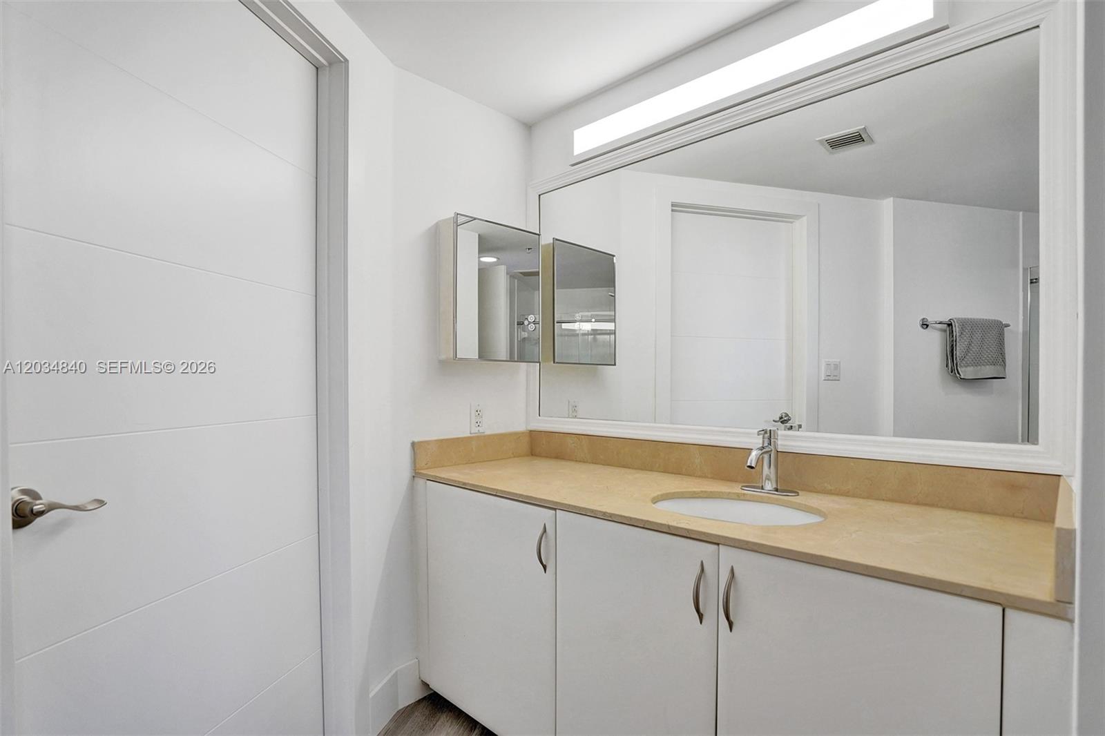 1750 N Bayshore Drive 3802 Property Photo 20