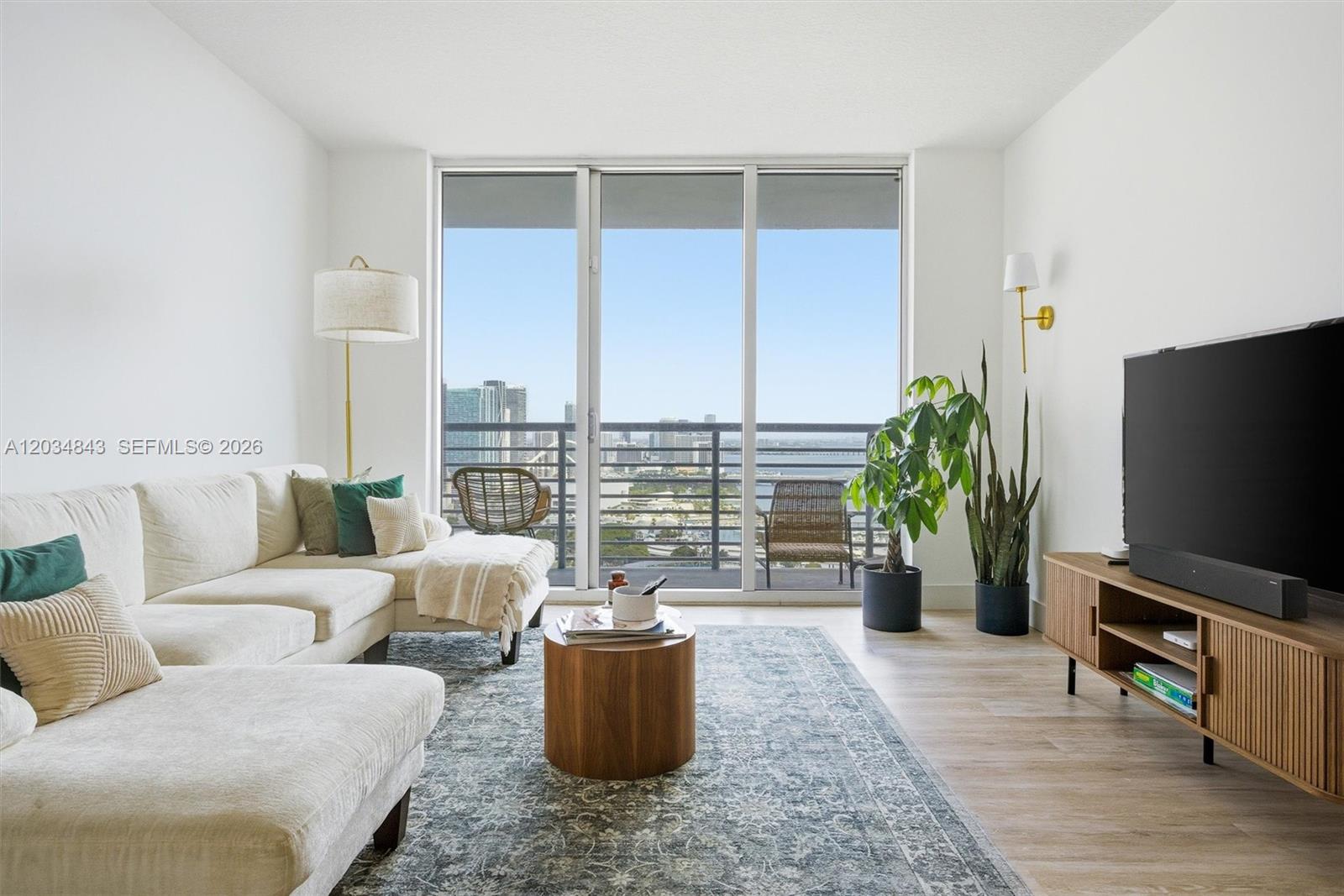 325 S Biscayne Boulevard 4022 Property Photo 2