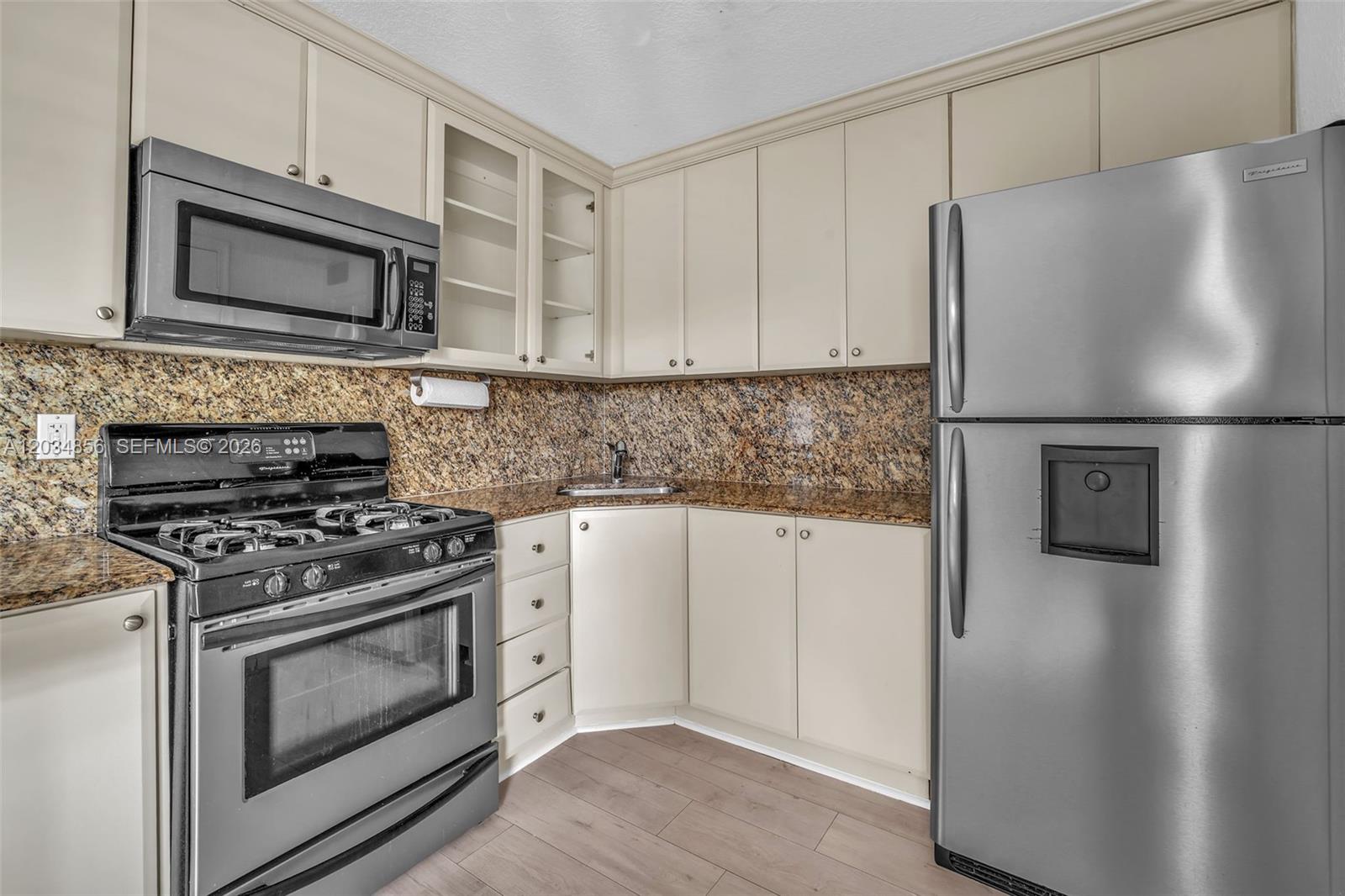 3245 Virginia Street 24 Property Photo 4