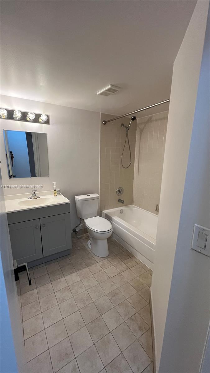8851 Wiles Road 108 Property Photo 12