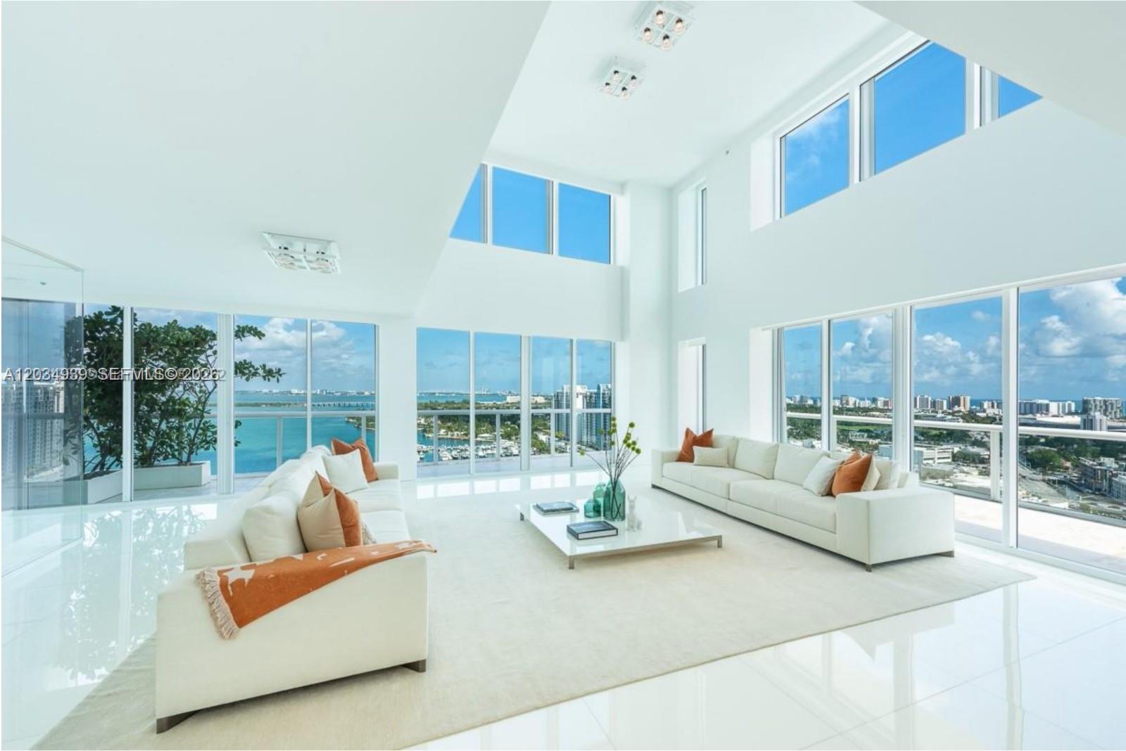 10 Venetian Way Ph04 Property Photo 11