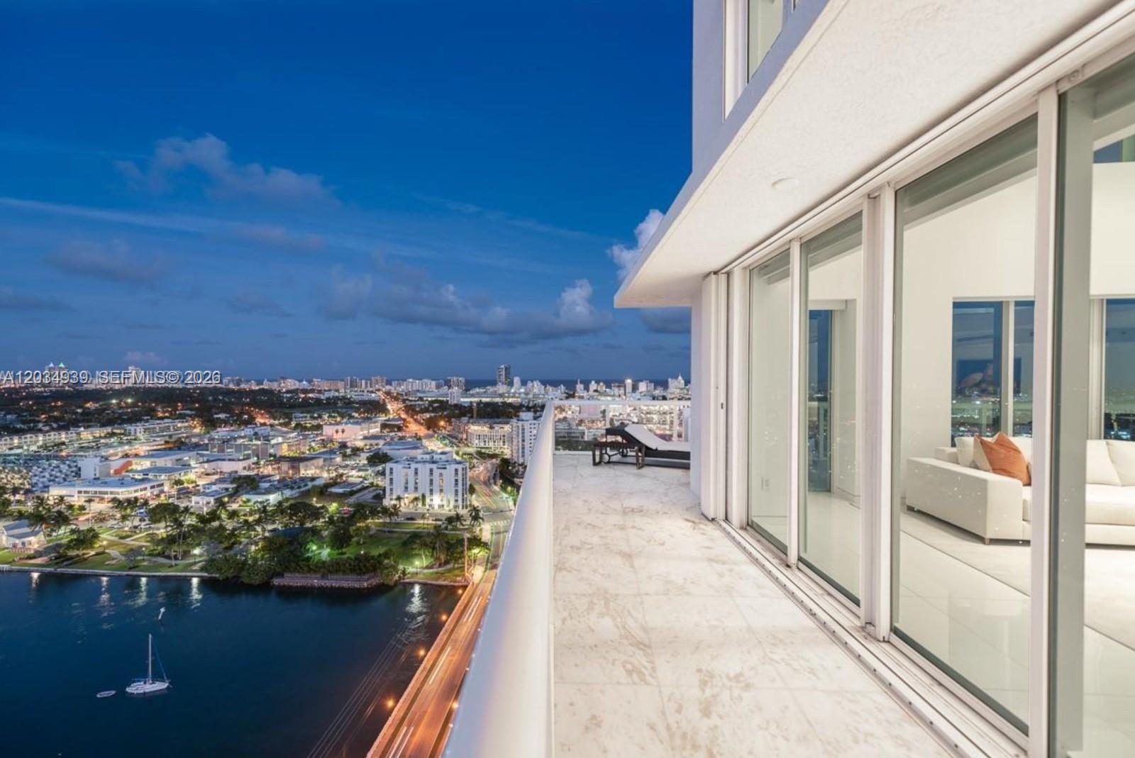 10 Venetian Way Ph04 Property Photo 12