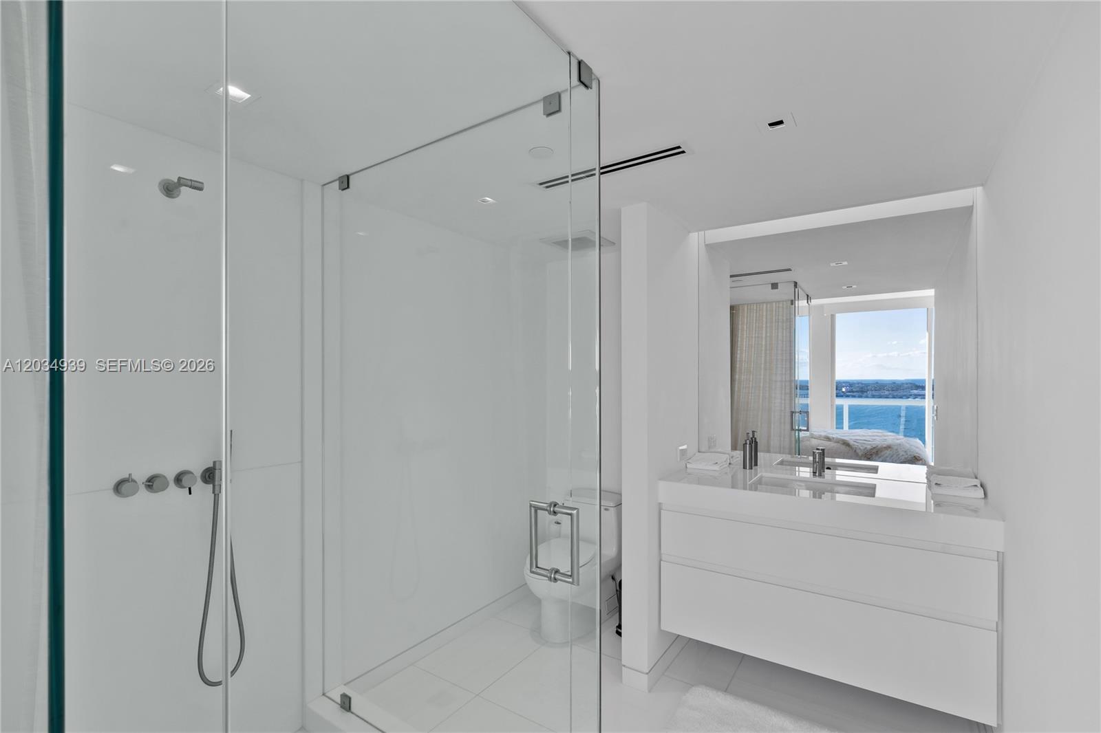 10 Venetian Way Ph04 Property Photo 30