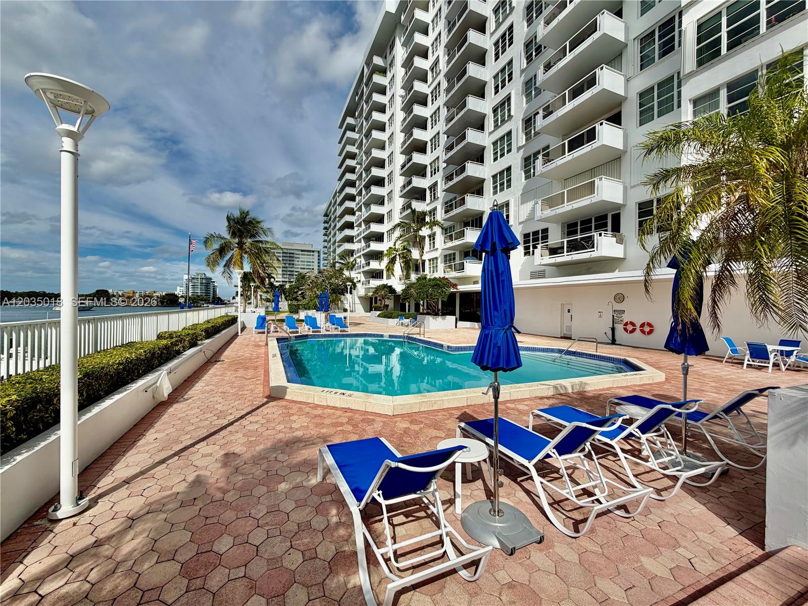 5700 Collins Avenue 14m Property Photo 6