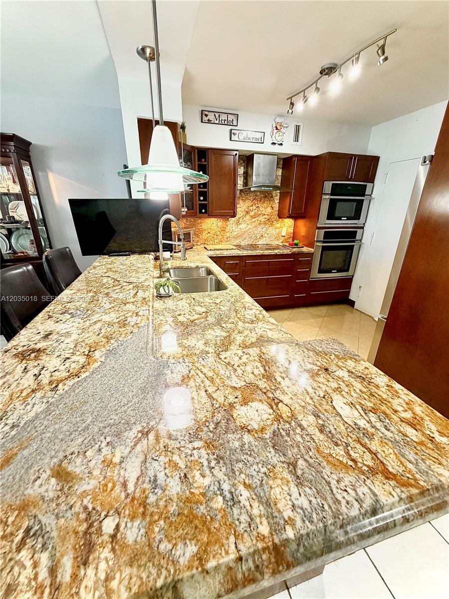5700 Collins Avenue 14m Property Photo 16