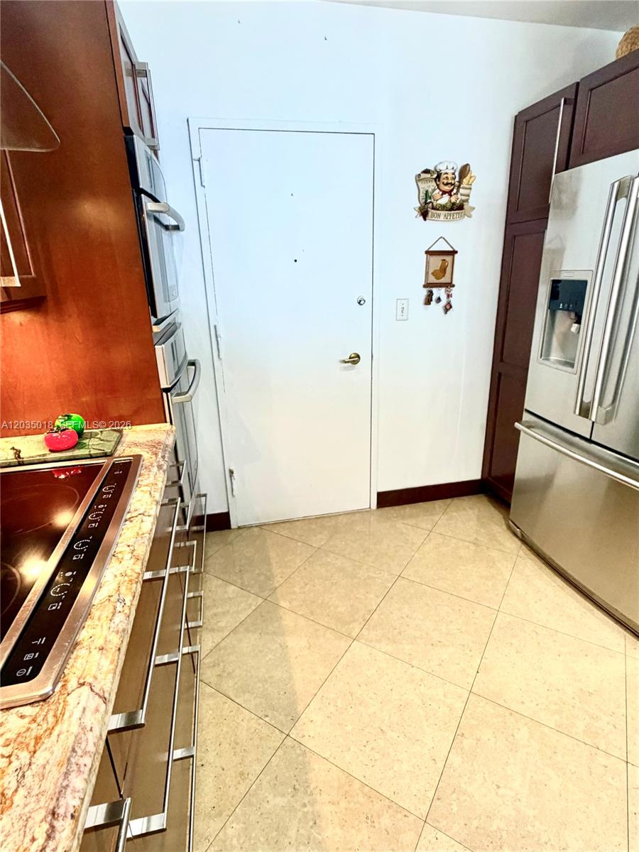 5700 Collins Avenue 14m Property Photo 17