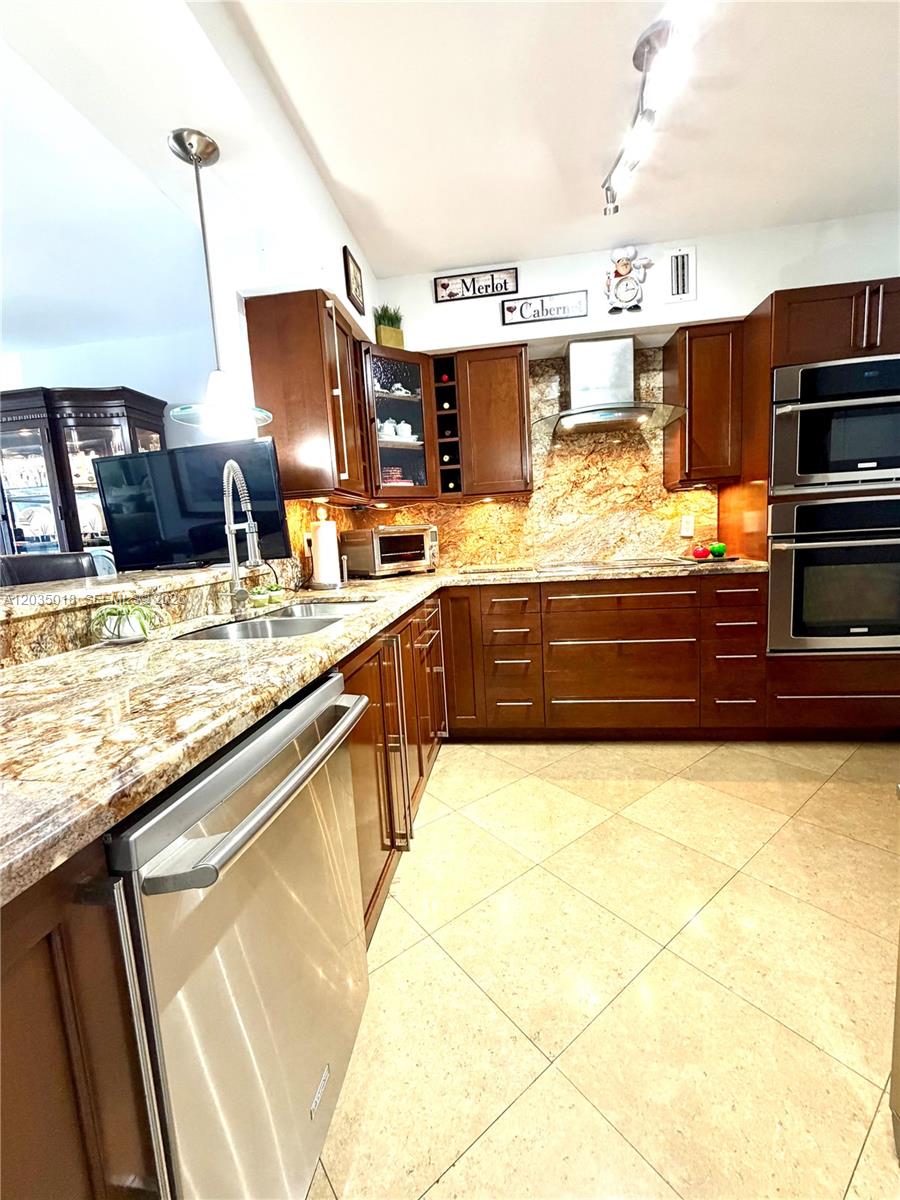 5700 Collins Avenue 14m Property Photo 19