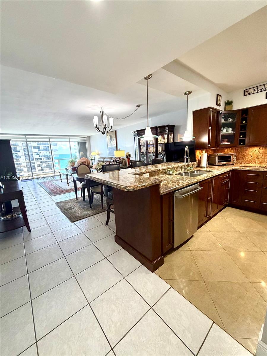 5700 Collins Avenue 14m Property Photo 25