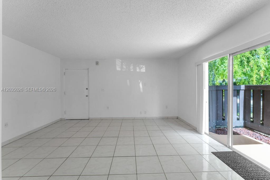 10832 N Kendall Drive U1 Property Photo 6