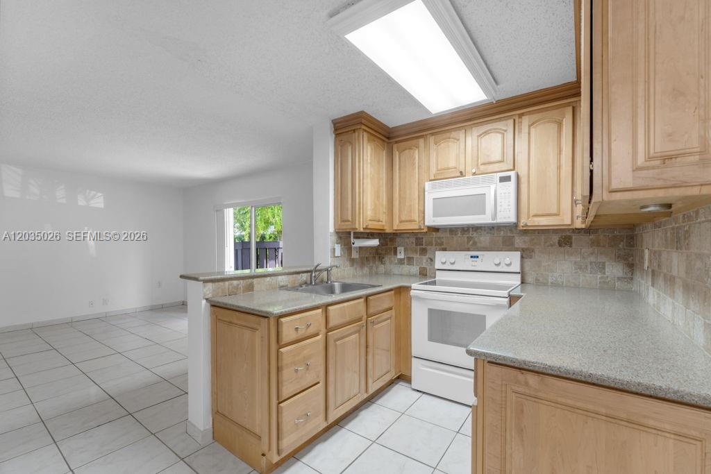 10832 N Kendall Drive U1 Property Photo 7