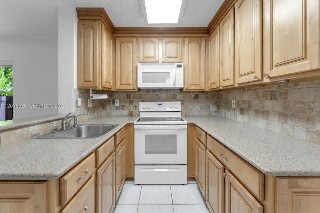 10832 N Kendall Drive U1 Property Photo 8