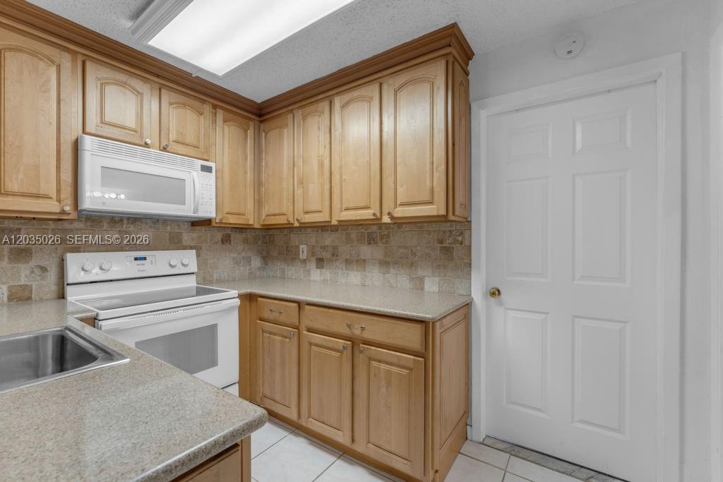 10832 N Kendall Drive U1 Property Photo 9